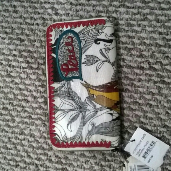 Sakroots Handbags - sakroots Artist Circle Natural Peace Zip Wallet